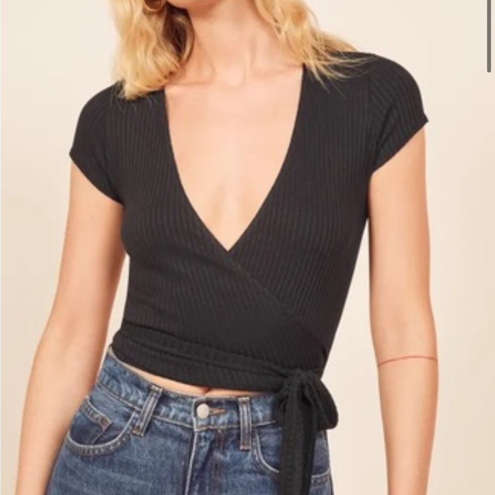 REFORMATION Ribbed Knit Black Short Sleeve Cropped Wrap V-Neck